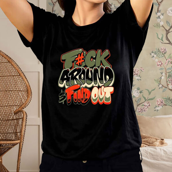 I-Know-Things-Anti-Trump-Shirt-–-Funny-Retro-Political-Tee