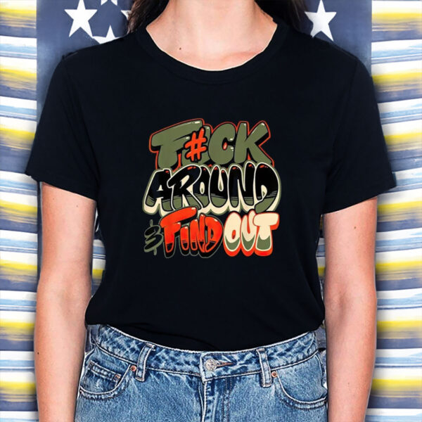 I-Know-Things-Anti-Trump-Shirt-–-Funny-Retro-Political-Tee-US