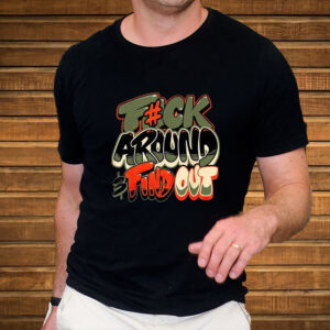 I-Know-Things-Anti-Trump-Shirt-–-Funny-Retro-Political-Tee-USA